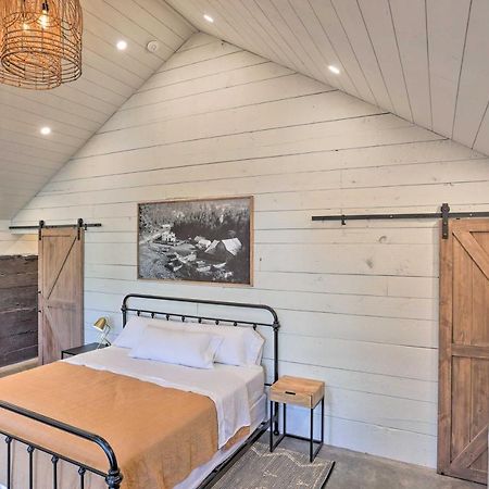 Rustic Rapid City Farmhouse With Mountain Views Eksteriør bilde
