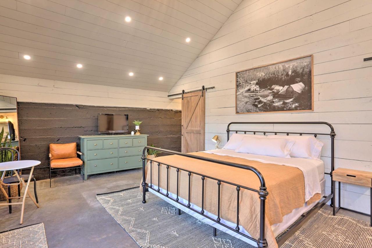 Rustic Rapid City Farmhouse With Mountain Views Eksteriør bilde