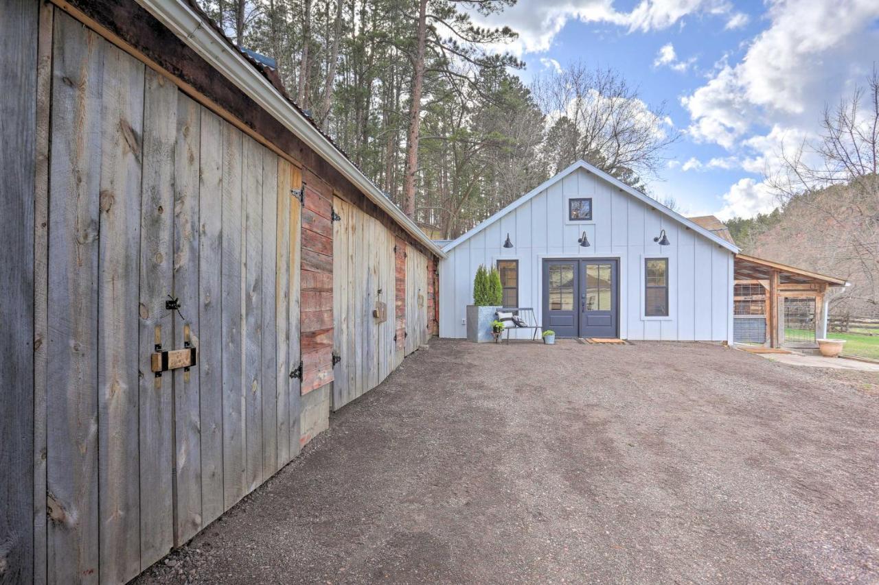 Rustic Rapid City Farmhouse With Mountain Views Eksteriør bilde