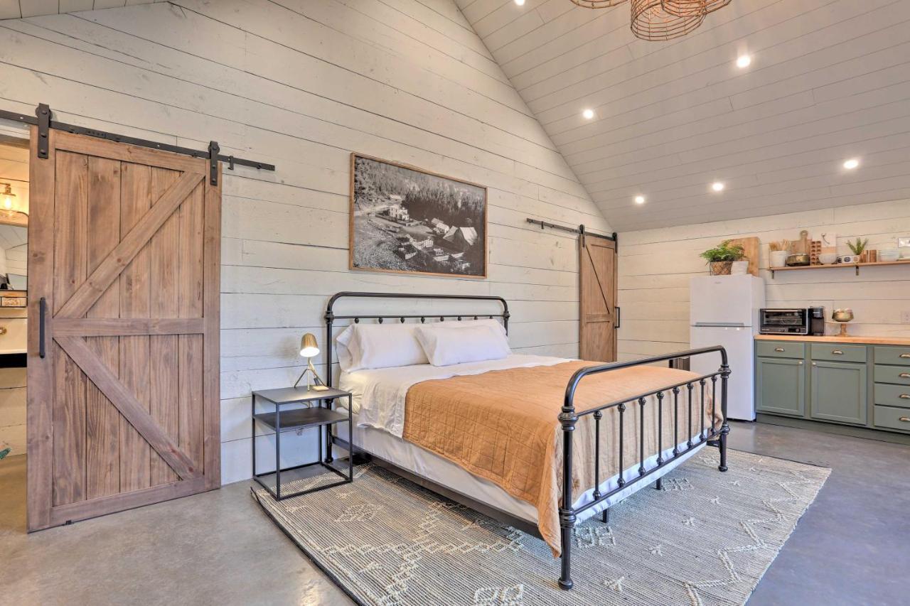 Rustic Rapid City Farmhouse With Mountain Views Eksteriør bilde