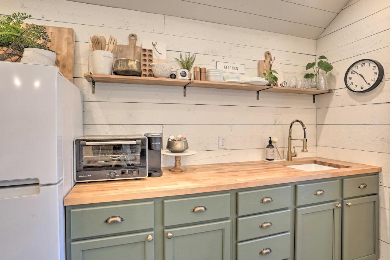 Rustic Rapid City Farmhouse With Mountain Views Eksteriør bilde